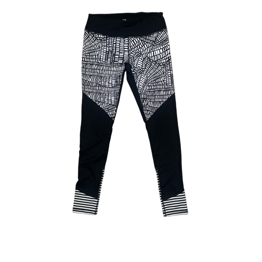 Womans Black and White Patterned Leggings